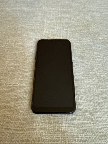 samsung-galaxy-a01-v-xorosem-sostoianii-bez-korobki-i-zariadki-tolko-telefon-big-0