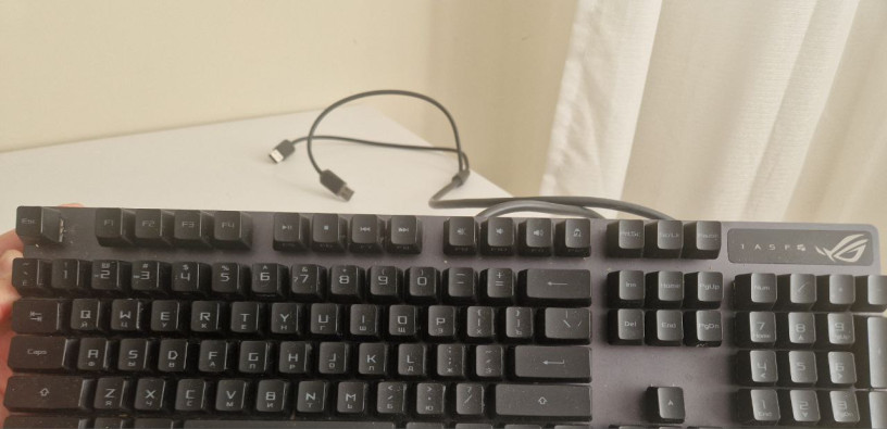 est-takaia-klaviatura-asus-rog-scope-big-0