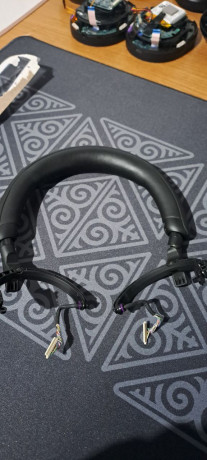 kupliu-obodok-na-sony-wh1000-xm5-ili-plastikovuiu-detal-na-levuiu-cast-big-0