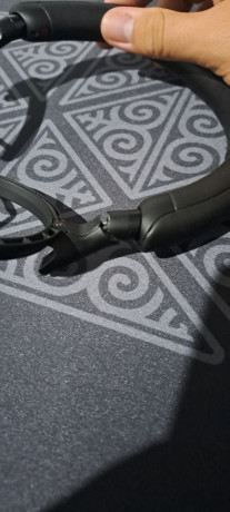 kupliu-obodok-na-sony-wh1000-xm5-ili-plastikovuiu-detal-na-levuiu-cast-big-1