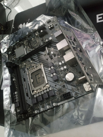 asrock-b660m-hdv-s-zagluskoi-v-xorosem-sostoianii-big-0