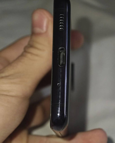 prodam-samsung-galaxy-s20-fe-big-3