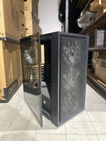 prodaem-korpusa-first-player-so-steklom-4-kulera-vse-rabotaet-posle-kluba-big-0