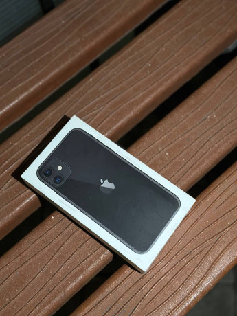 prodam-aifon-11-64gb-black-s-korobkoi-akb-78-vse-rodnoe-sostoianie-idealnoe-bez-carapin-i-sko-big-1