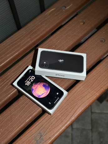 prodam-aifon-11-64gb-black-s-korobkoi-akb-78-vse-rodnoe-sostoianie-idealnoe-bez-carapin-i-sko-big-0