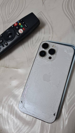 iphone-14-pro-max-25683-iz-minusov-szadi-razbito-a-ekran-byl-zamenen-na-pod-orig-no-s-osibkoi-proda-big-1