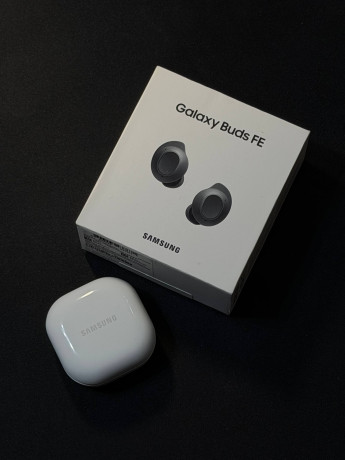 prodam-galaxy-buds-fe-big-0