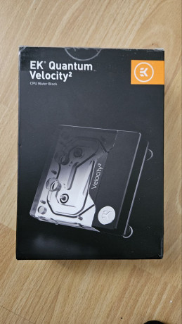 vodobok-ekwb-velocity2-17001851-black-dlia-kastomnogo-vodianogo-oxlazdeniia-big-1