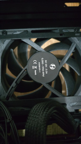 prodam-ventiliatory-lian-li-a1228h12s-c-big-2