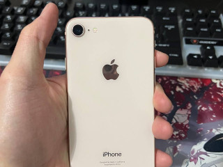 aifon-8-v-idealnom-sostoianii-remonta-ne-videl-akb-71-vse-rodnoe-carapin-po-korpusu-netu-nosil