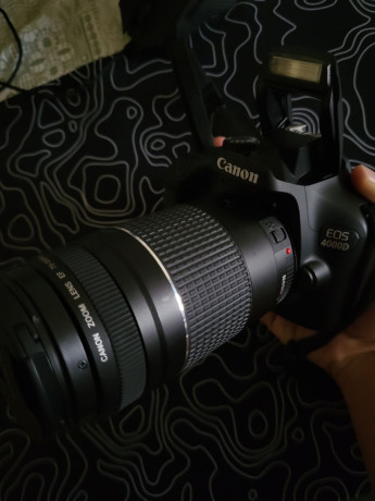 kamera-canon-eos-4000d-big-0