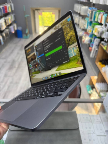 macbook-pro-13-m2-big-1