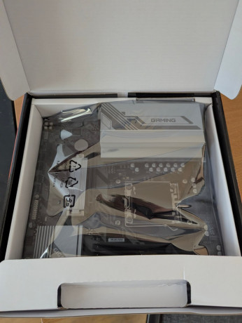 prodaiu-materinskaia-platu-gigabyte-b650m-gaming-plus-wifi-novaia-v-originalnoi-upakovke-zapecatana-big-1