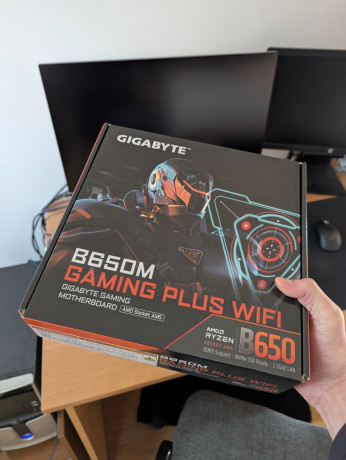 prodaiu-materinskaia-platu-gigabyte-b650m-gaming-plus-wifi-novaia-v-originalnoi-upakovke-zapecatana-big-0