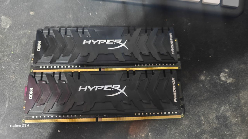 ozu-kingston-hyperx-predator-ddr4-3200-xmp-15-taimingi-rabotaet-na-17-taimingax-na-3600-snial-s-ra-big-0