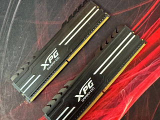 g-almaty-prodam-dve-plaski-ozu-po-8-gb-xpg-gammix-d10