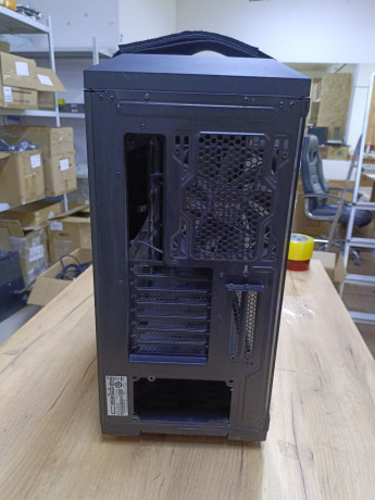 korpus-asus-tuf-gaming-gt501-big-3