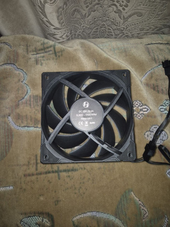 prodam-ventiliatory-lian-li-a1228h12s-c-big-0