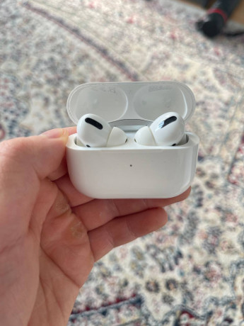 airpods-pro-1-pokolenie-big-0