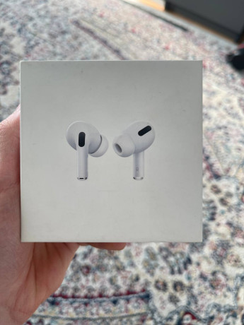 airpods-pro-1-pokolenie-big-3