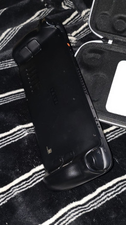 prodaiu-igrovuiu-platformu-steam-desk-oled-1t-big-4