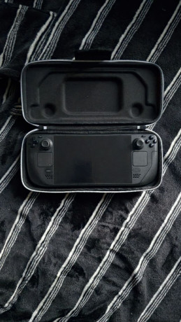 prodaiu-igrovuiu-platformu-steam-desk-oled-1t-big-2