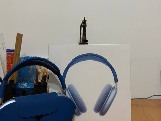 nausniki-apple-airpods-max-sky-blue-1-pokoleniia-v-polnom-komplekte