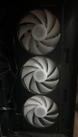 prodam-korpus-deepcool-ch780-big-3