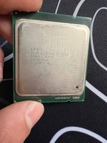 prodam-xeon-2640-na-2011-soket-big-0