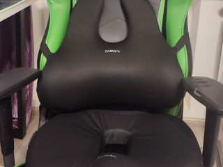 prodam-kreslo-dxracer-est-kocki-vnizu-na-pokrytii-oblezla-odna-poduska