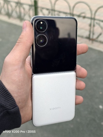 xiaomi-mix-flip-256-big-0