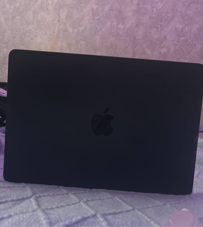 macbook-air-2022-goda-na-processore-m2-big-2