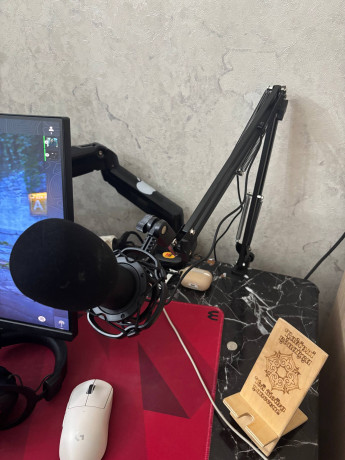 prodaetsia-komplekt-nausniki-i-mikrofon-g-aktau-30tysiac-big-0