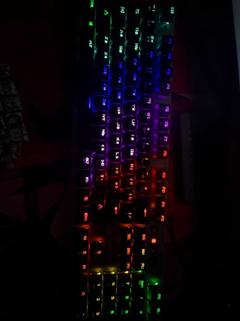 igrovaia-klaviatura-ot-bloody-b760-s-podcvetkoi-15k-tenge-2-igrovyx-kovrika-i-keikapov-v-podarok-big-1