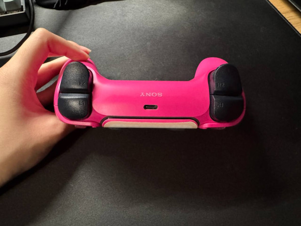 prodam-rozovyi-dualsense-v-otlicnom-sostoianii-cena-22k-drifta-stikov-net-big-0