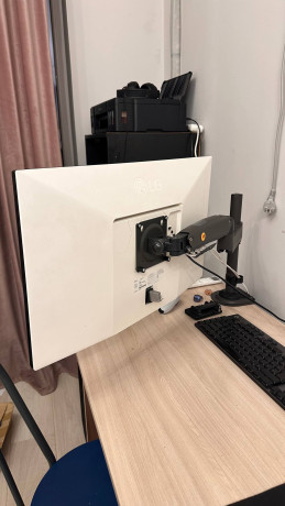 monitor-lg-27ul500-w-big-2