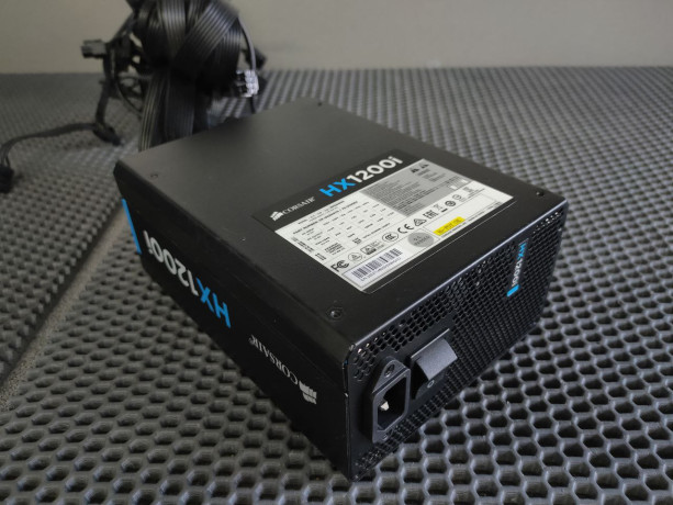 prodaiu-blok-pitaniia-corsair-hx1200i-platinum-big-0