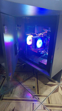 stoly-dlia-kompiuternogo-kluba-26-mest-sdvoennye-stolesnicy-15k-za-mesto-big-2