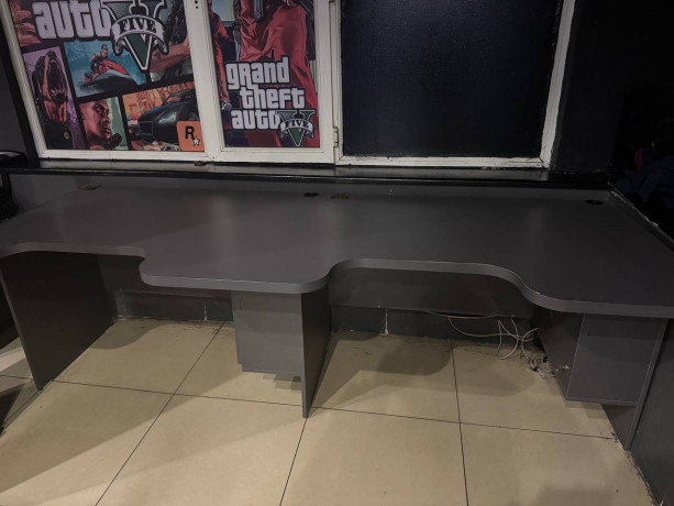 stoly-dlia-kompiuternogo-kluba-26-mest-sdvoennye-stolesnicy-15k-za-mesto-big-4