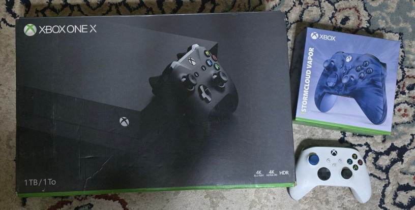 prodam-xbox-one-x-na-1tb-big-0