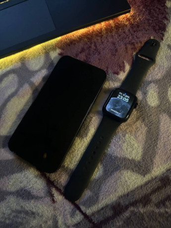 prodam-casy-apple-watch-se-big-1