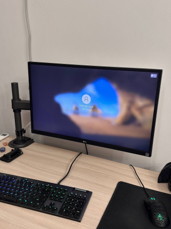 monitor-lg-27ul500-w-big-0