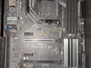 materinskaia-plata-asrock-fatality-b450-am4-imeetsia-zagluska