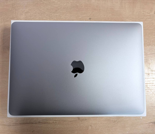 macbook-m1-256gb8gb-ram-sostoianie-otlicnoe-bez-carapin-i-skolov-v-remonte-ne-byl-icloud-cistyi-big-1