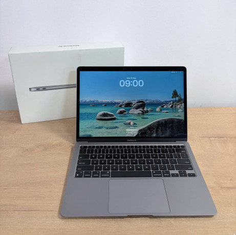 macbook-m1-256gb8gb-ram-sostoianie-otlicnoe-bez-carapin-i-skolov-v-remonte-ne-byl-icloud-cistyi-big-0