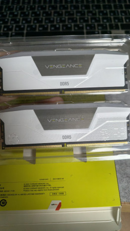 prodam-operativnuiu-pamiat-corsair-vengeance-rgb-ddr5-32gb-16gbx2-castota-6400-big-2