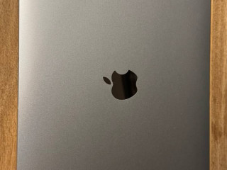 prodam-macbook-pro-13-2020-8512gb-na-m1