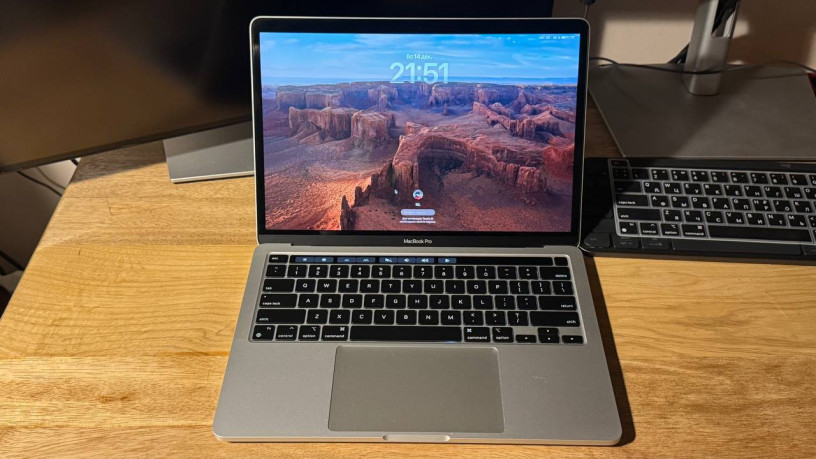 prodam-macbook-pro-13-2020-8512gb-na-m1-big-2