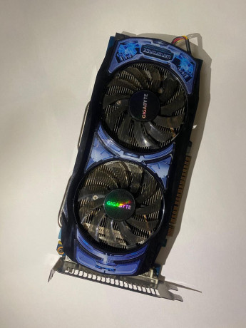 vidio-kartu-gts-450gb-1gb-gddr5-zatycka-ne-ploxaia-obsluzena-gta5-ful-hd-50-60fps-big-0