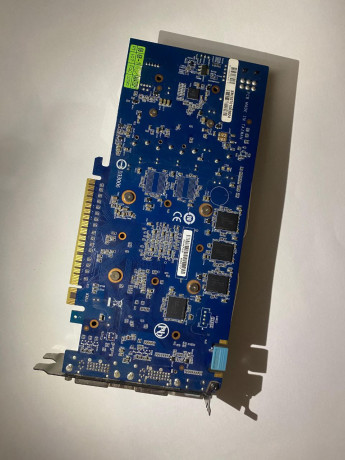 vidio-kartu-gts-450gb-1gb-gddr5-zatycka-ne-ploxaia-obsluzena-gta5-ful-hd-50-60fps-big-1